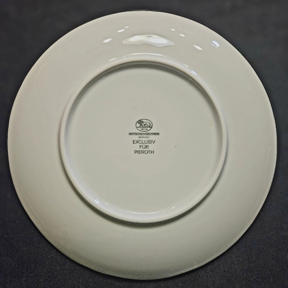 Vintage Hutschenreuther 7.3" porcelain plate, "Der FabBinder" made in Germany. - Picture 3 of 5